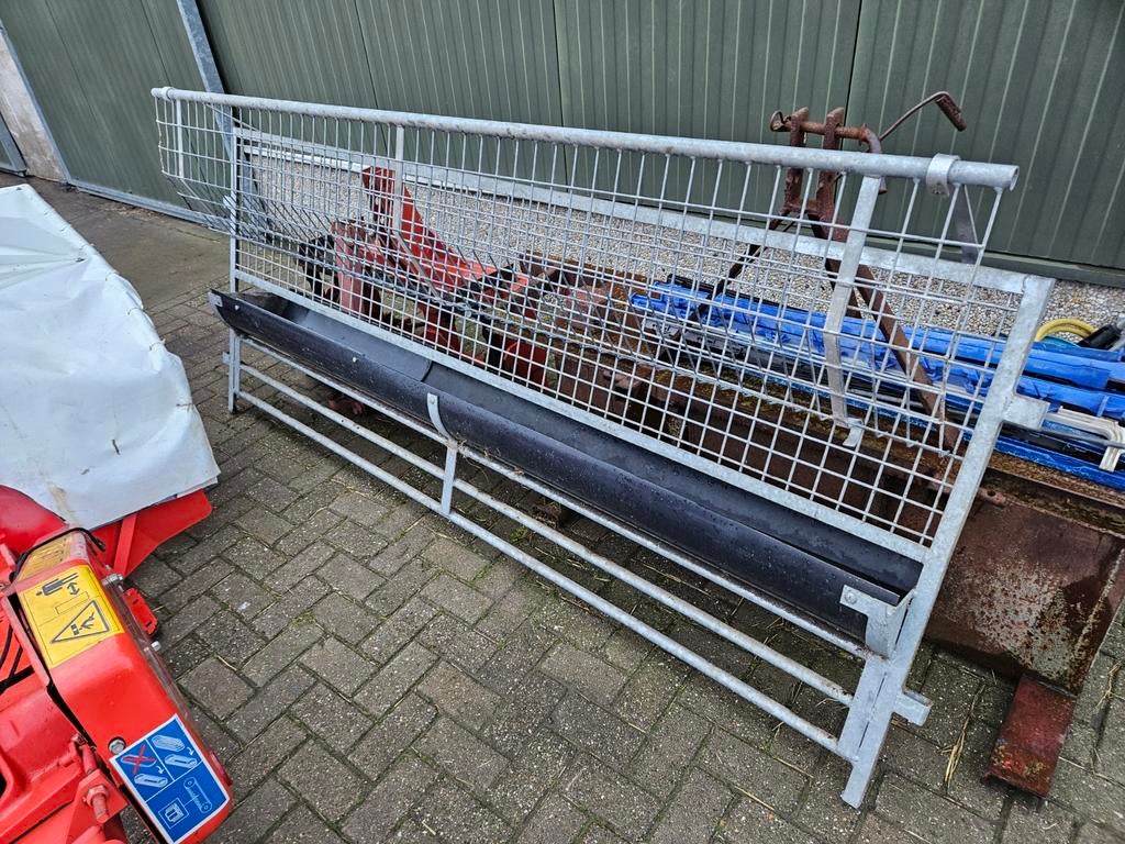 Voerhek goot en ruif, Dieren en Toebehoren, Schapen, Geiten en Varkens, Meerdere dieren, Geit