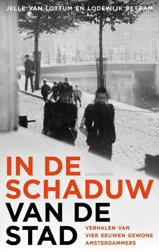 In de schaduw van de stad - vier eeuwen gewone Amsterdammers, Boeken, Geschiedenis | Stad en Regio, 20e eeuw of later, Ophalen of Verzenden