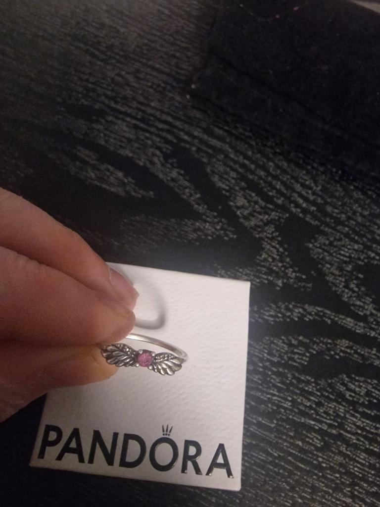 Pandora Ring Vleugels Roze Steentjes, Sieraden, Tassen en Uiterlijk, Ringen, Ophalen of Verzenden, Zo goed als nieuw, 17 tot 18