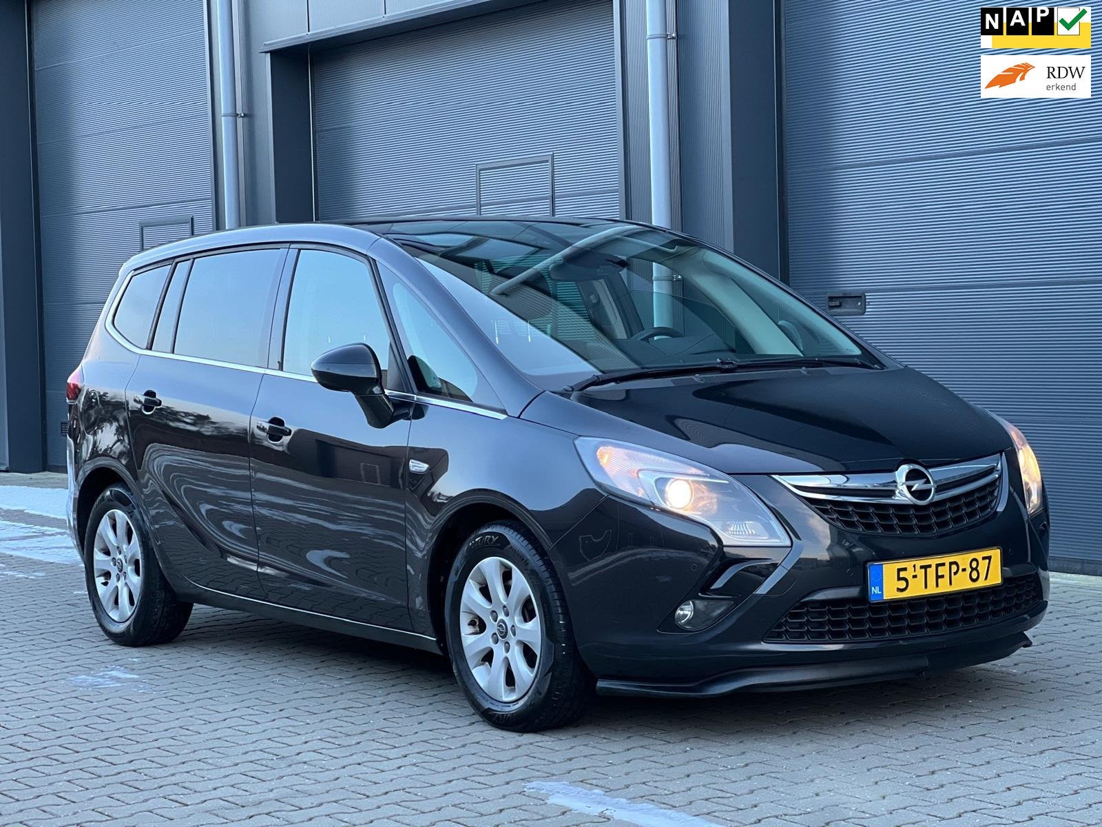 Opel Zafira Tourer 1.6 CDTI BUSINESS+ 7PERS PANO // EXPORT, Gebruikt, Euro 6, 4 cilinders, 7 stoelen