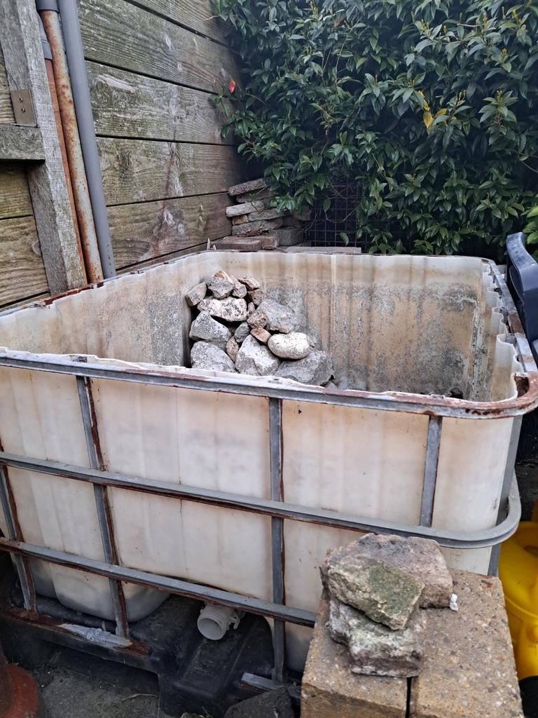 Gratis grote bak, Tuin en Terras, Regentonnen, 150 liter of meer, Ophalen of Verzenden, Gebruikt