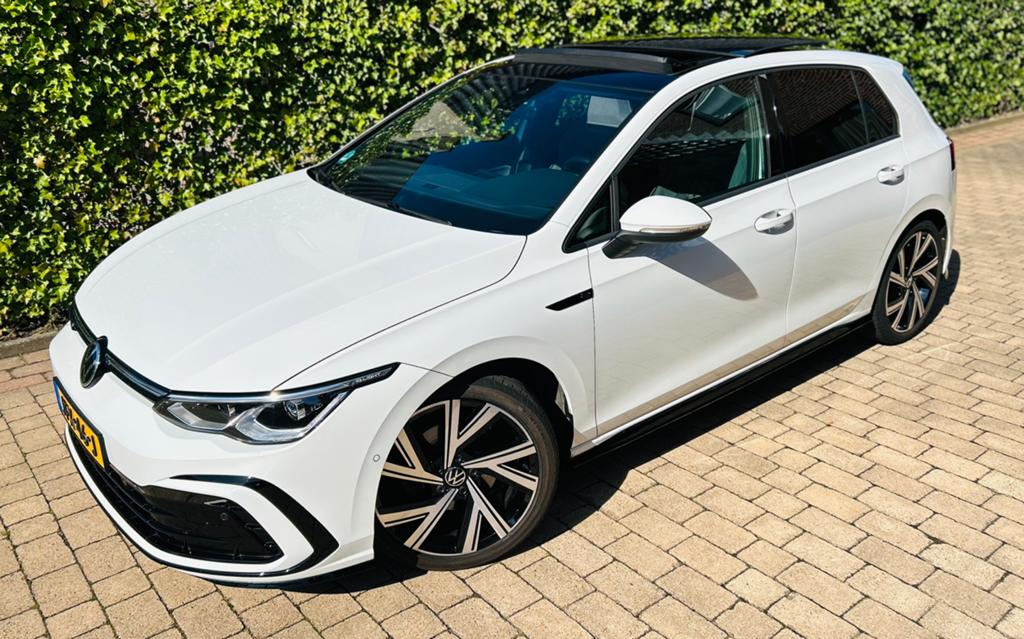 VW Golf 1.5 Etsi R-line 150pk DSG 2021 Wit Pano Camera, Auto's, Volkswagen, 1498 cc, 4 cilinders, Wit, Bedrijf