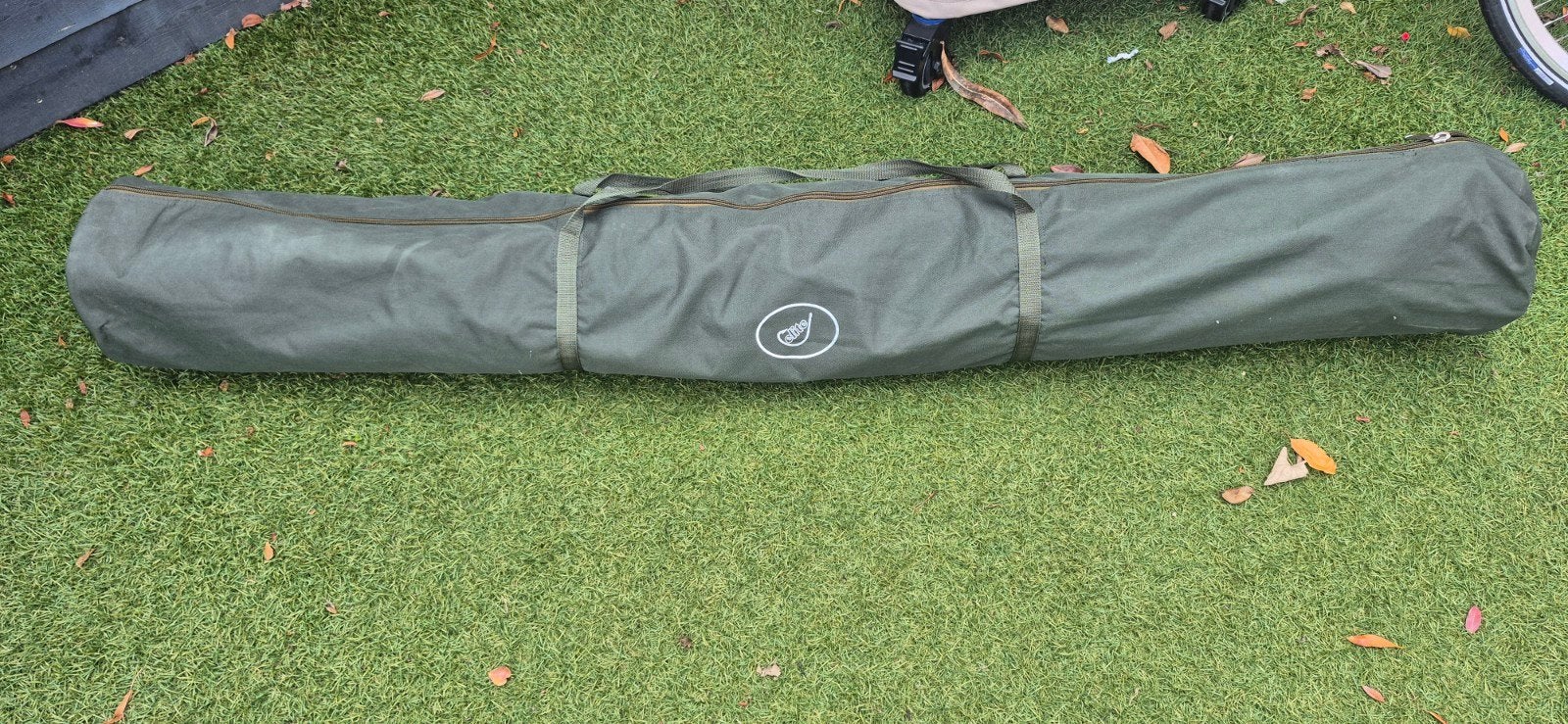 Ruime Karpertent / Bivvy - Ideaal voor Vissers, Ophalen, Zo goed als nieuw
