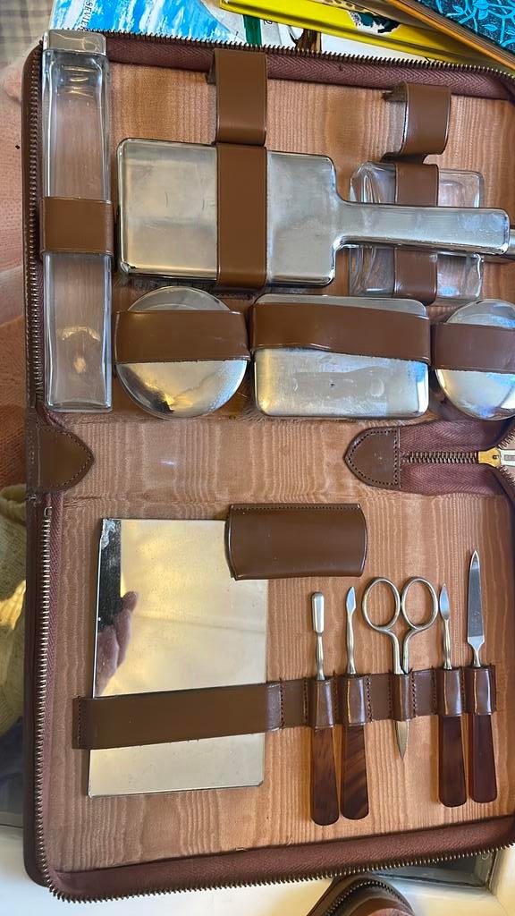 Kapset/ manicure set 12 delig antiek, Ophalen of Verzenden, Zo goed als nieuw, Zwart, Handen en Nagels