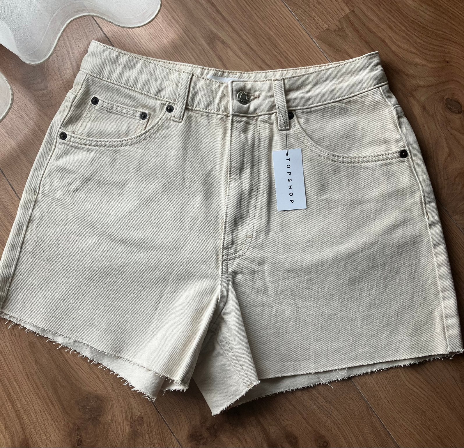 Nieuwe short/kort broekje, maat 38, Maat 38/40 (M), Kort, Beige, Nieuw