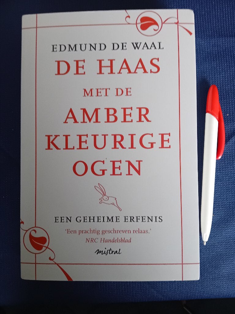 Edmund de Waal. De haas met de amberkleurige ogen., Ophalen of Verzenden, Zo goed als nieuw