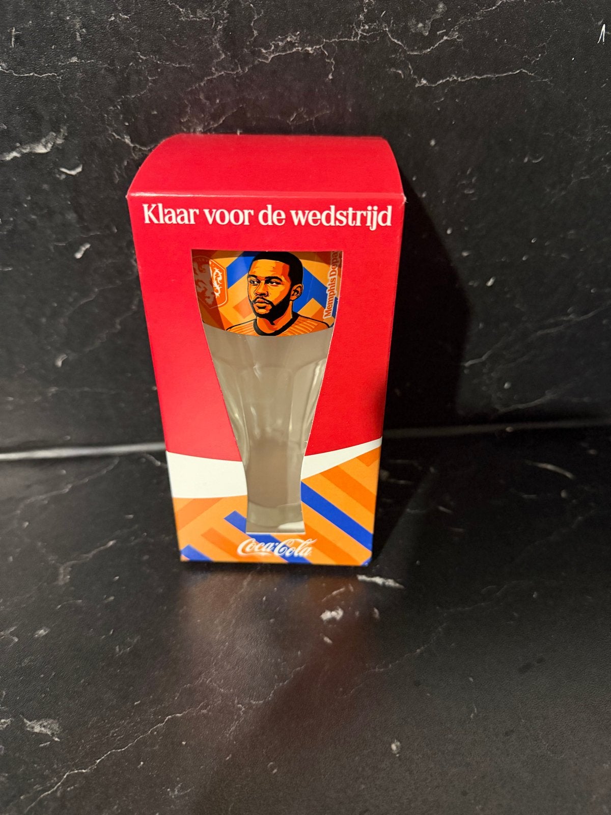 Coca-Cola Memphis Depay Glas - Klaar voor de wedstrijd, Huis en Inrichting, Nieuw, Ophalen of Verzenden, Meerkleurig, Overige merken