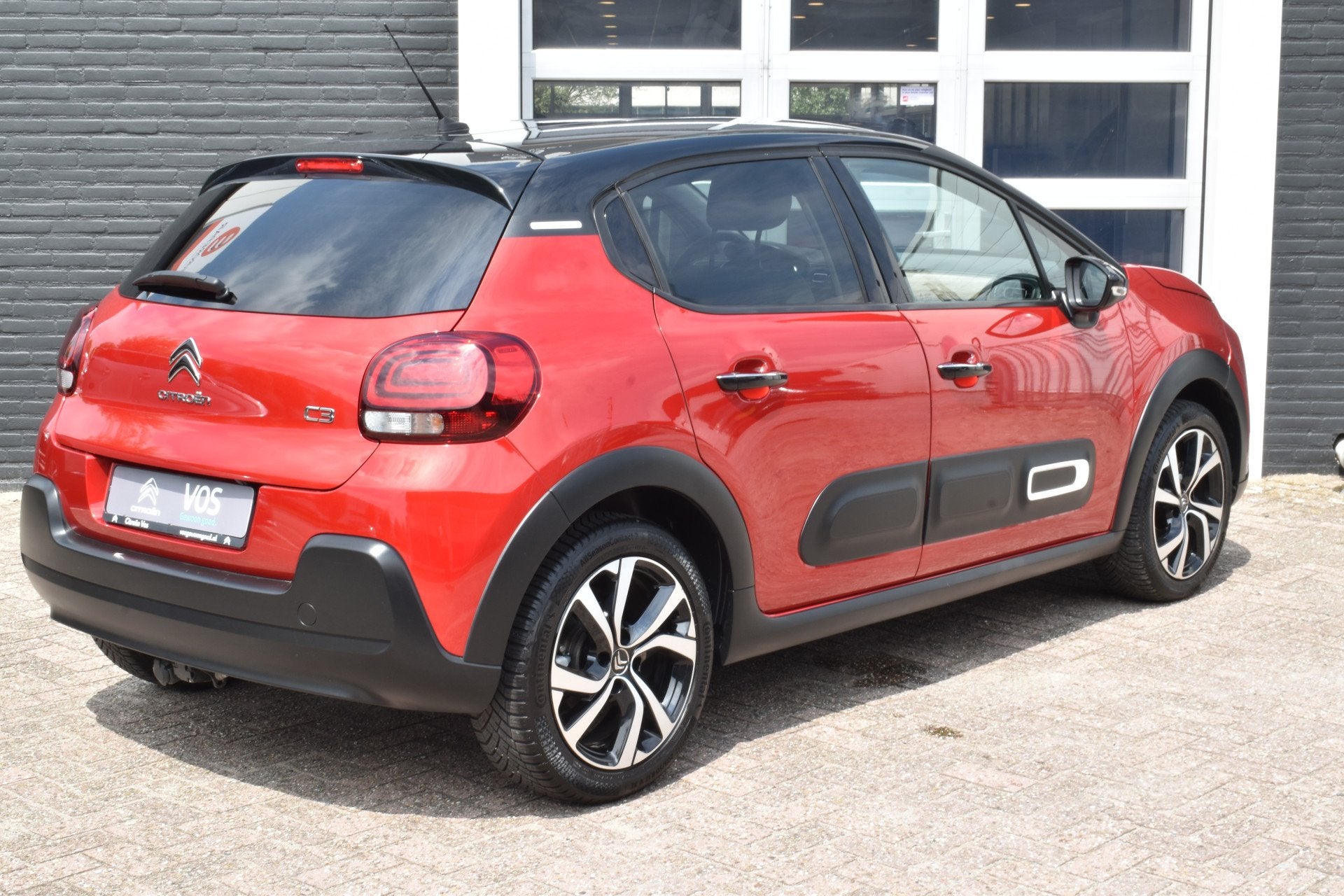 Citroën C3 PureTech 110 EAT6 Shine | Automaat | Afn Trekhaa, Dealer onderhouden, Gebruikt, Zwart, 1199 cc
