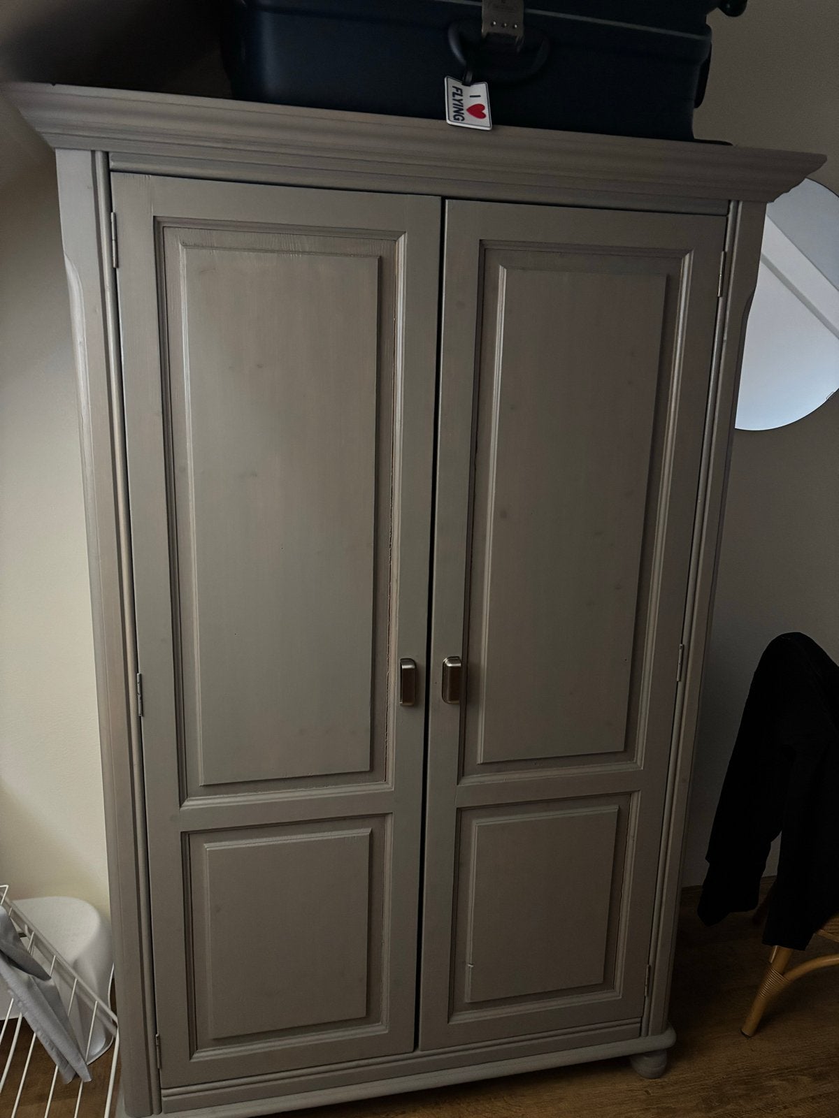 Grijze kledingkast met twee deuren, Huis en Inrichting, Ophalen, Gebruikt, 50 tot 100 cm, 150 tot 200 cm