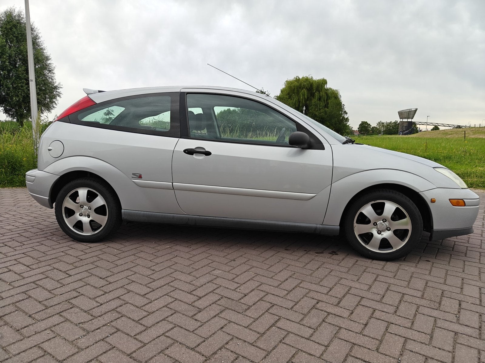Unieke Amerikaanse Ford Focus ZX3 S2 2001 Zilvergrijs,, Stof, Handgeschakeld, Grijs, Metallic lak