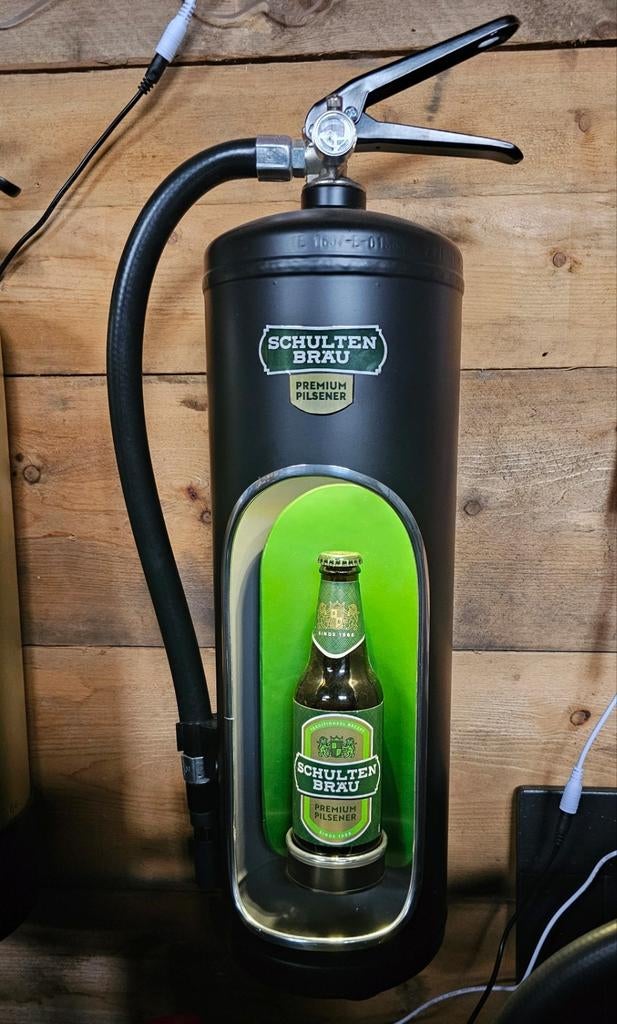 Mooie SCHULTENBRAU brandblusser met ledverlichting, Ophalen of Verzenden, Nieuw, Reclamebord, Plaat of Schild, Overige merken