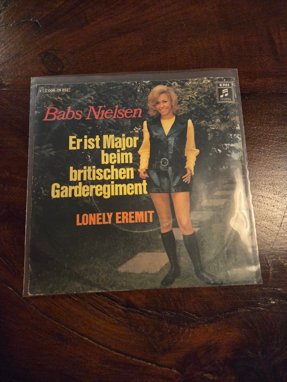 babs nielsen - er ist Major beim britischen gardenregiment, Ophalen of Verzenden