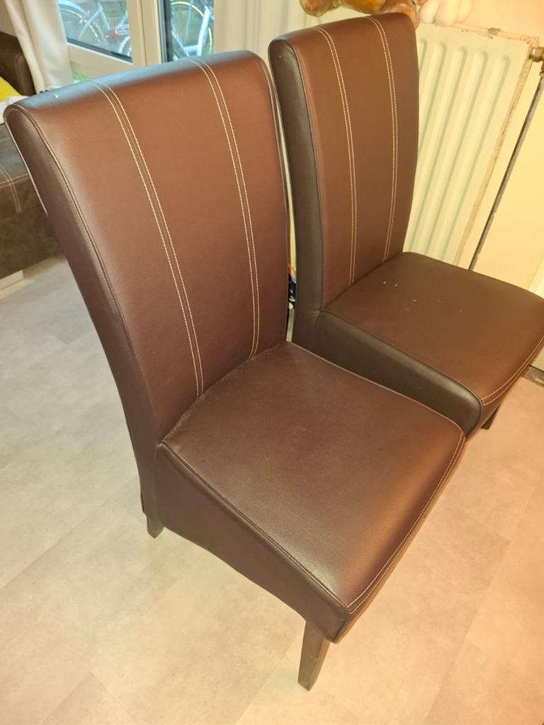 Twee bruine eetkamerstoelen van imitatieleer, Ophalen, Gebruikt, Twee, Bruin