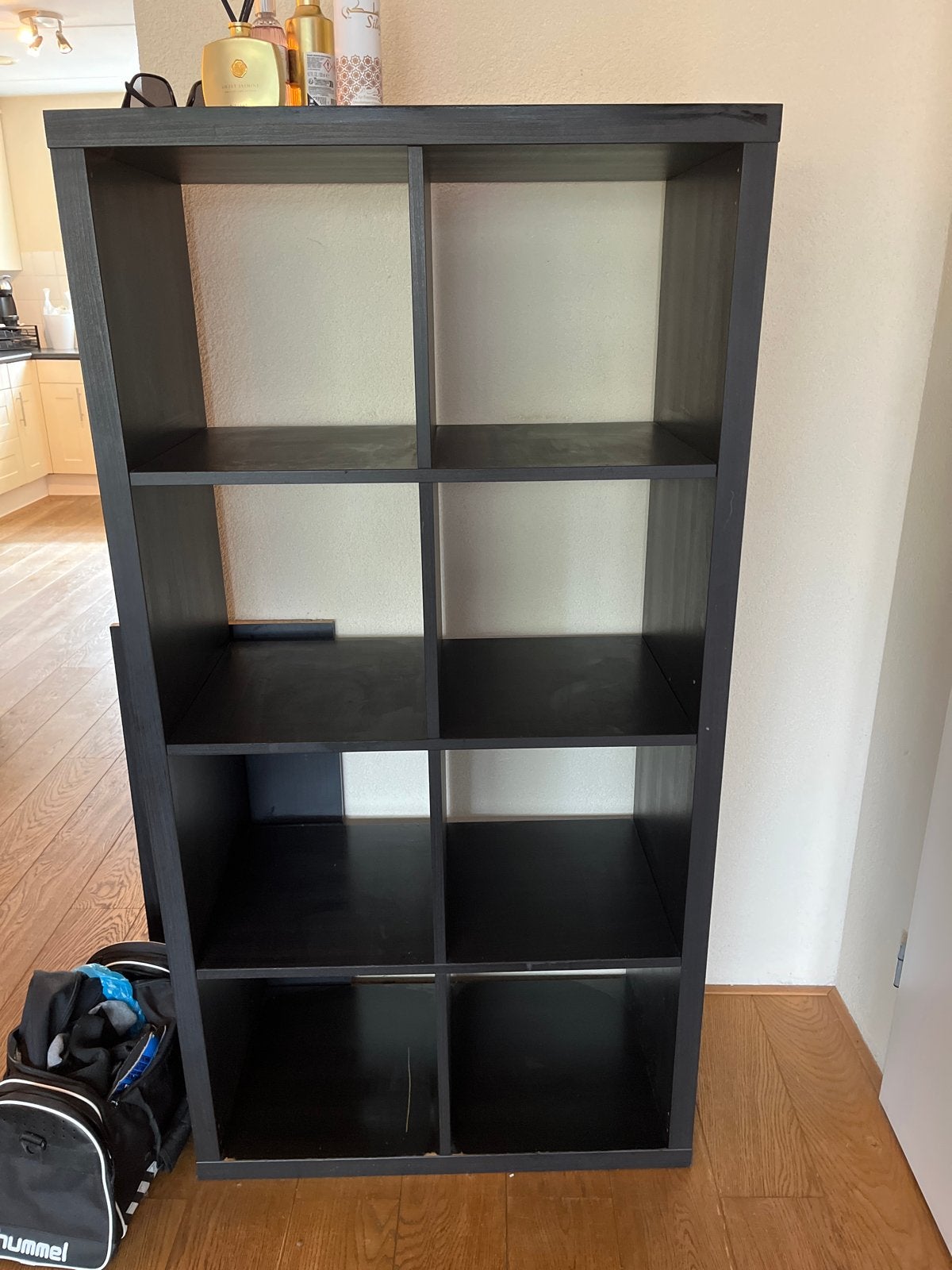 Gratis! Zwart vakkenkast met 8 vakken, Ophalen, Met plank(en), Gebruikt, 50 tot 100 cm
