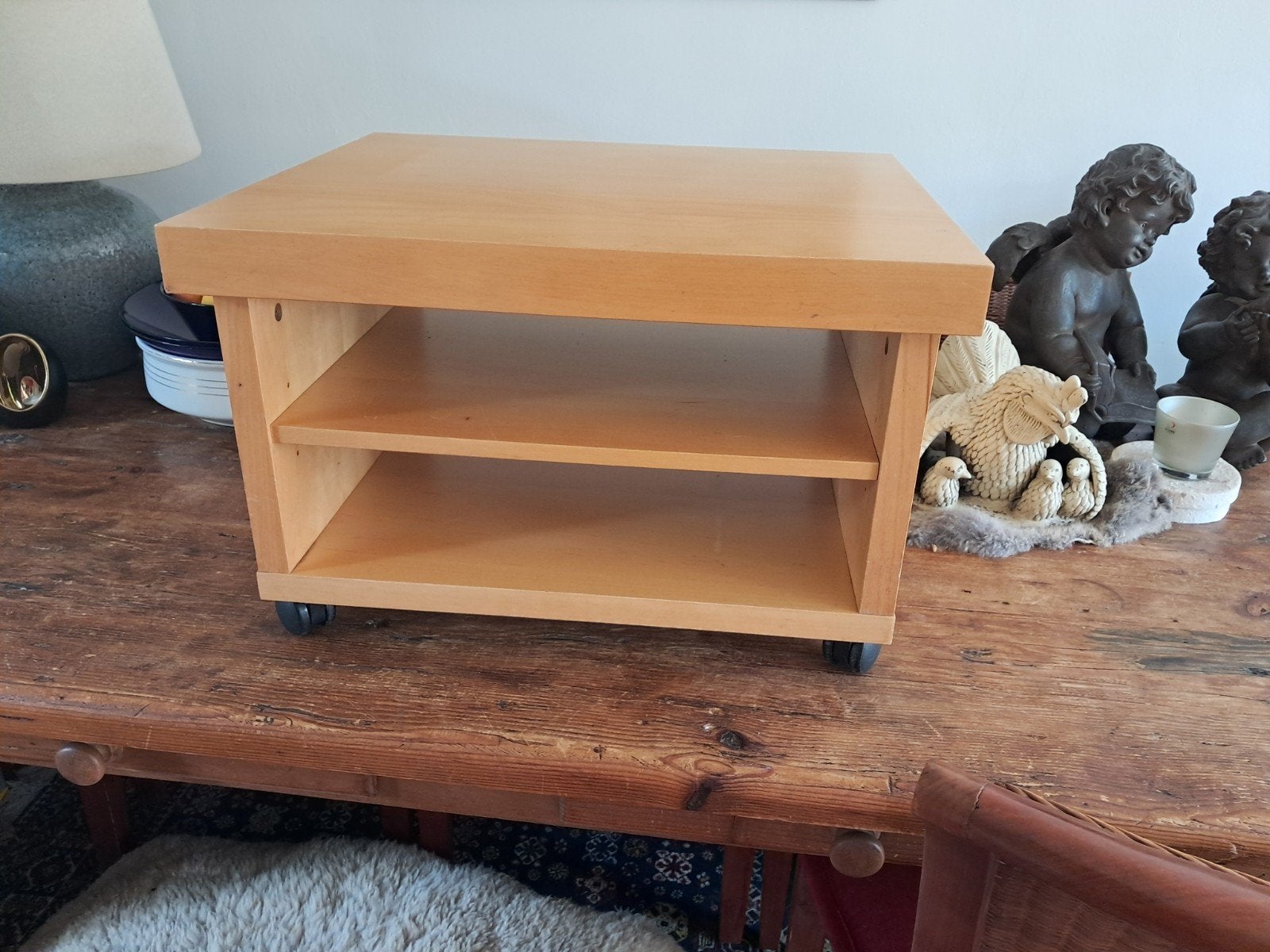 IKEA TV Tafeltje In ontzettend goede staat, Huis en Inrichting, Tafels | Bijzettafels, Minder dan 45 cm, Gebruikt, 55 tot 75 cm