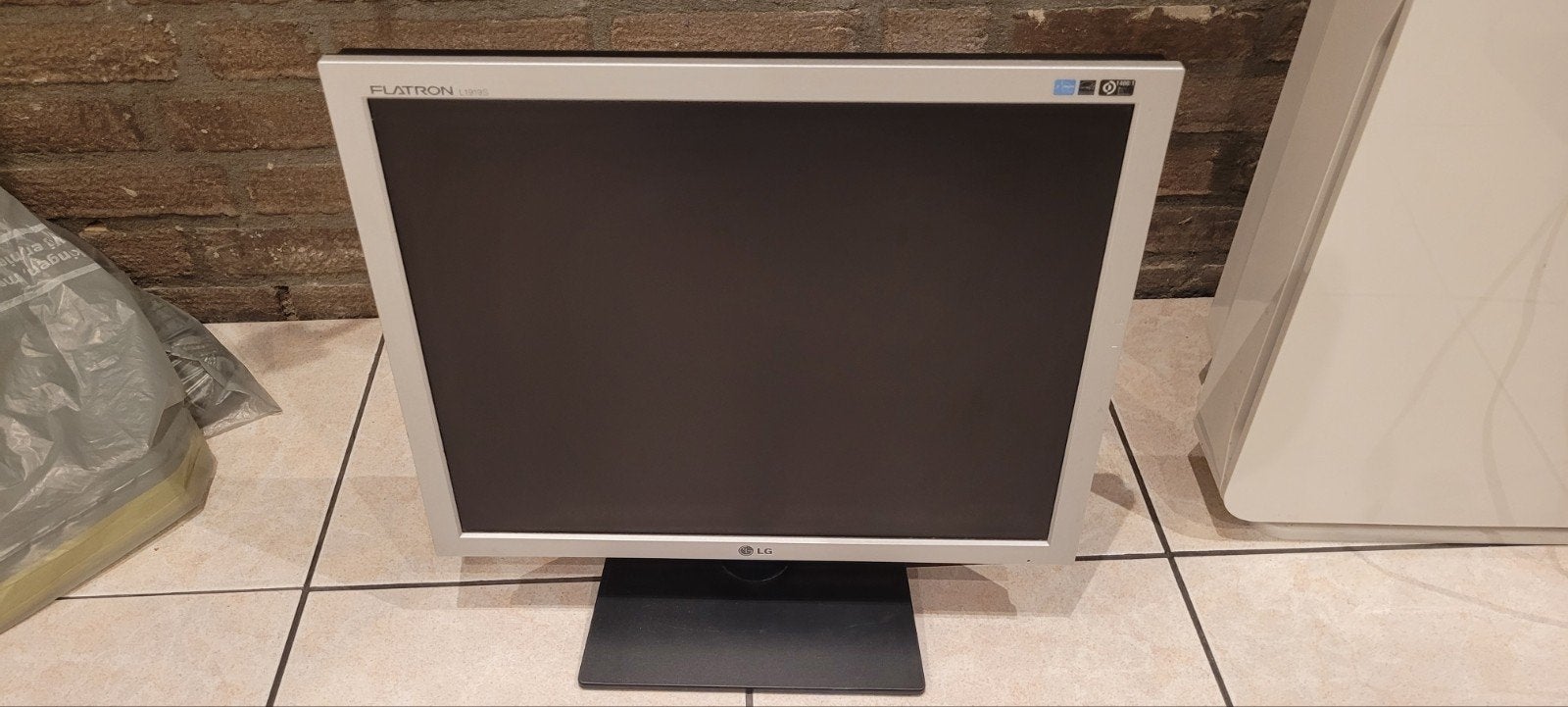 LG Flatron L1919S-SF Monitor - 19 inch, Gebruikt, Ophalen of Verzenden, VGA, 60 Hz of minder