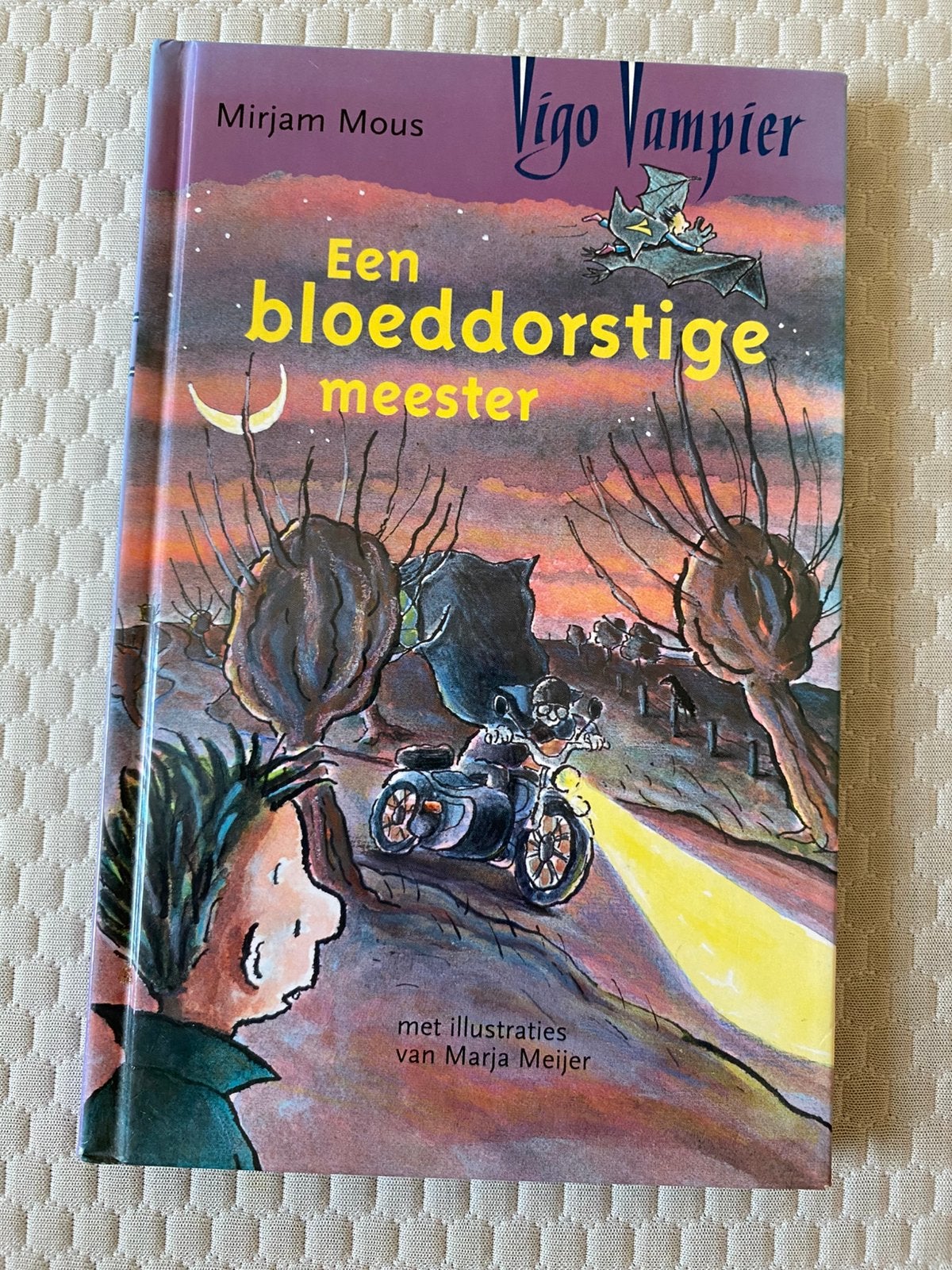 Mirjam Mous - Een bloeddorstige meester vampiers, Fictie algemeen, Mirjam Mous, Nieuw, Ophalen of Verzenden