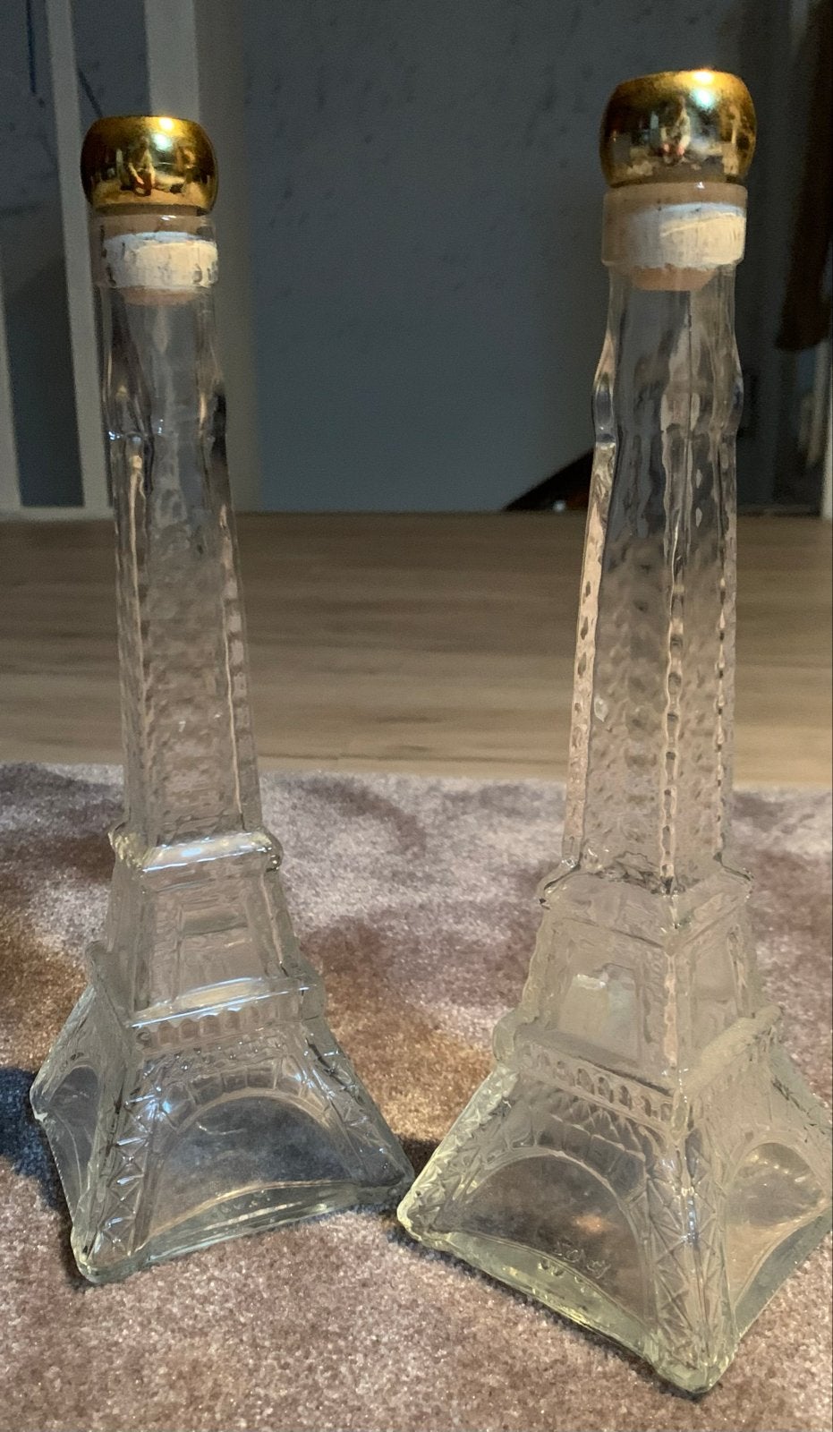 Set van 2 Eiffeltoren glazen flessen met kurk, Antiek en Kunst, Antiek | Glas en Kristal, Ophalen of Verzenden