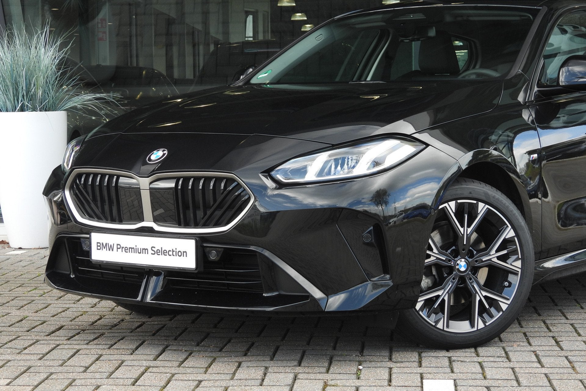BMW 1 Serie 120 M Sport Automaat / Sportstoelen / Achteruitr, Auto's, Gebruikt, 156 pk, Met garantie (alle), Parkeersensor