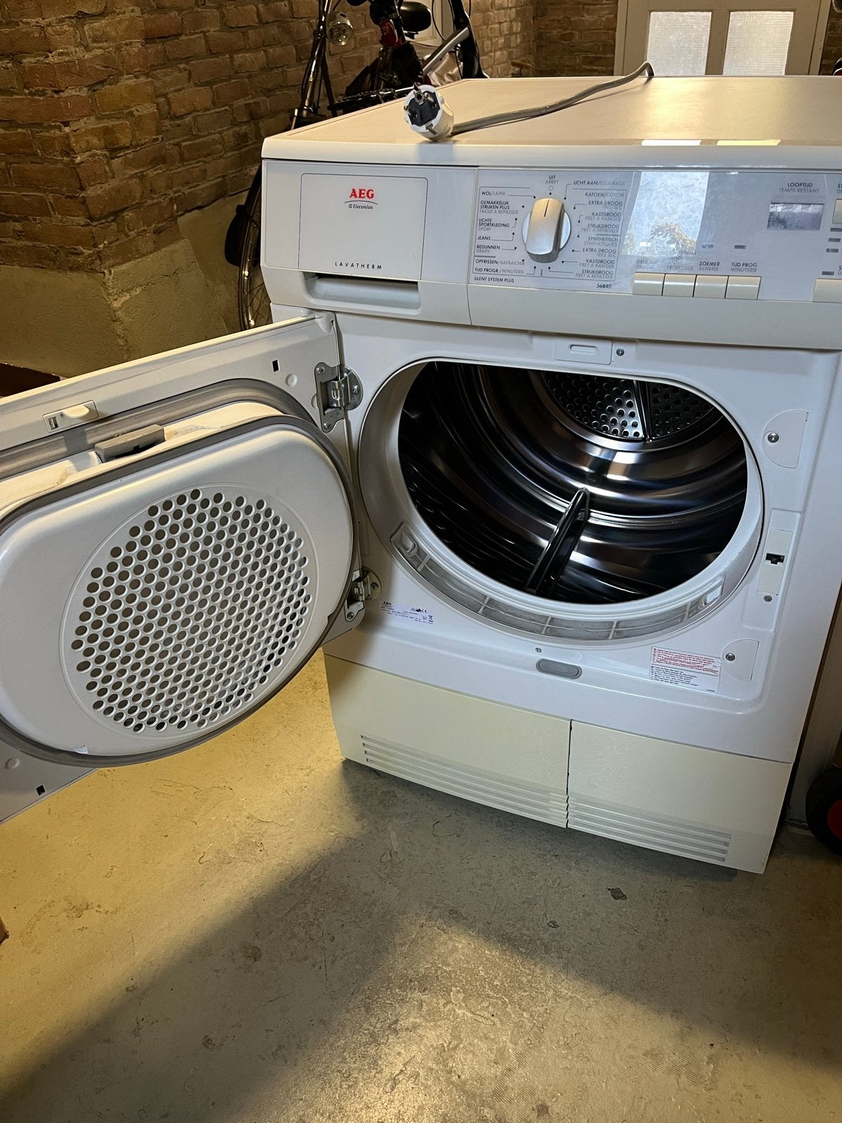 AEG Lavatherm T56840 Condensdroger - 7 kg, Ophalen, 6 tot 8 kg, Gebruikt, Voorlader