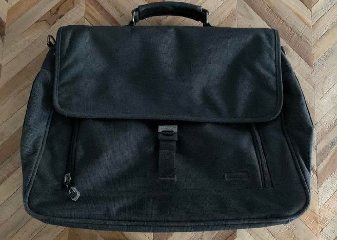 Laptoptas MEXX in uitstekende staat met veel opbergruimte !, Ophalen of Verzenden, Overige merken, Zwart, Handvat