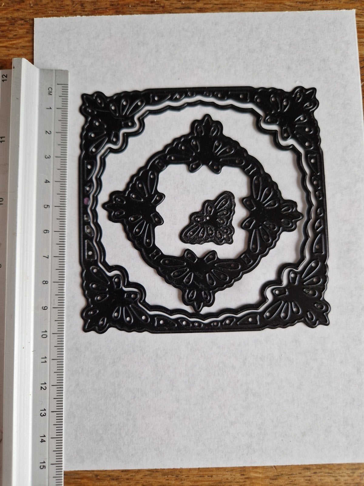 Nellie Snellen snijmallen - Decoratieve kaders en vlinder, Gereedschap of Toebehoren, Zo goed als nieuw, Overige merken, Zwart