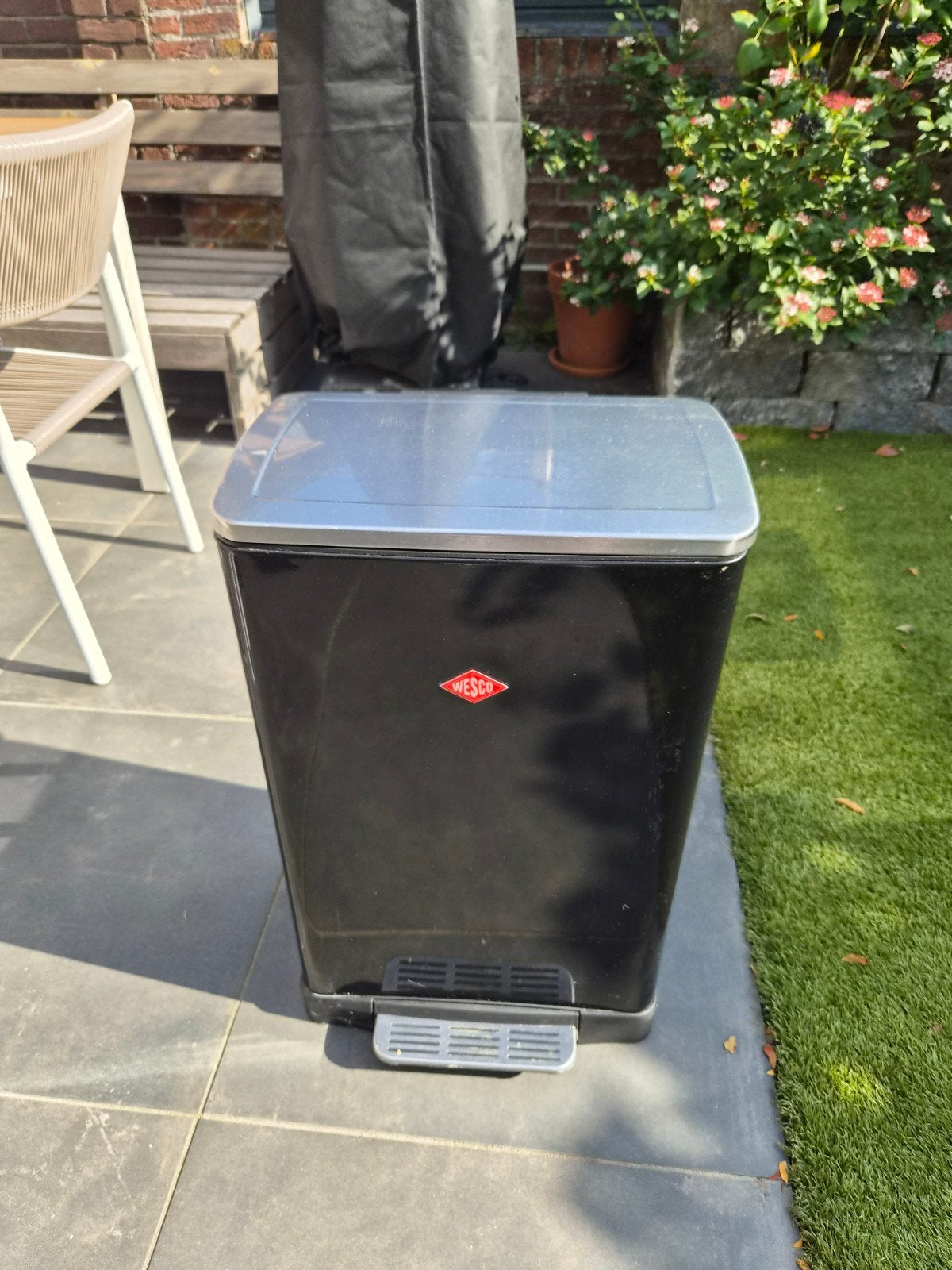 Wesco prullenbak met pedaal en twee binnenemmers, Ophalen, 50 – 75, Gebruikt, Met pedaal