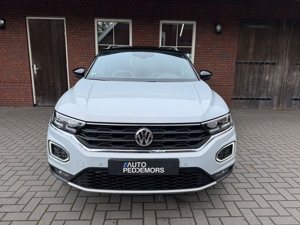 Volkswagen T-Roc 1.5 TSI Sport | Pano| Trekhaak| ACC| Full L, Zwart, 4 cilinders, 150 pk, Leder en Stof