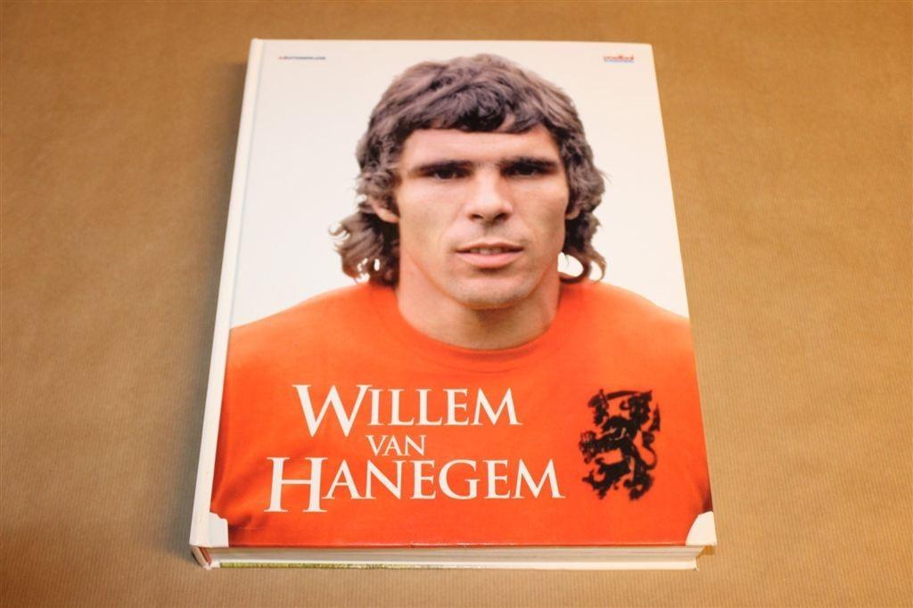 Willem van Hanegem — Imposant en Dik Naslagwerk — Voetbal, Ophalen of Verzenden, Zo goed als nieuw, Watersport en Hengelsport