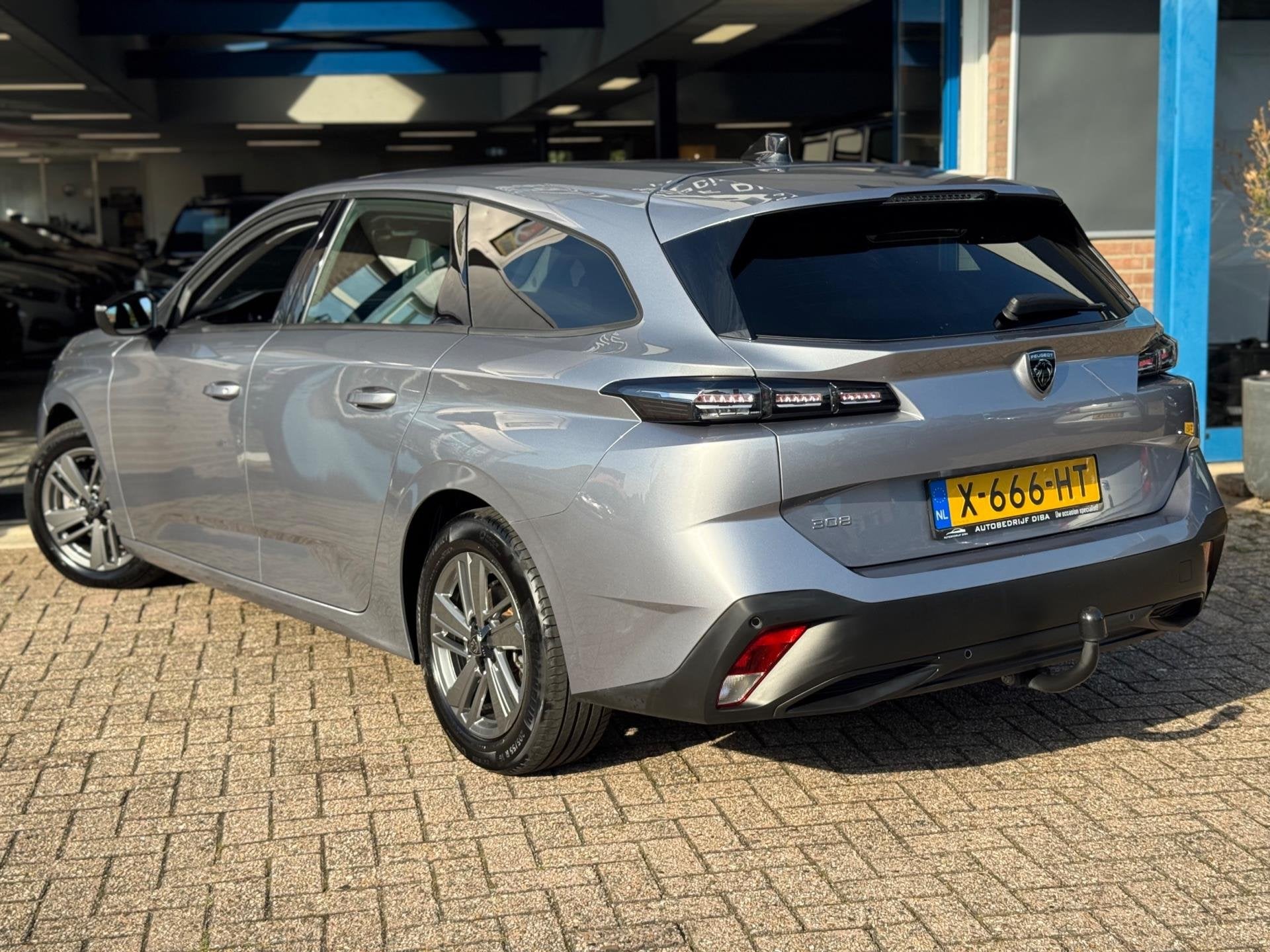 Peugeot 308 SW 1.2 PureTech Active Pack Busines 2023 AUT BTW, Auto's, Dealer onderhouden, Stof, 1199 cc, Origineel Nederlands