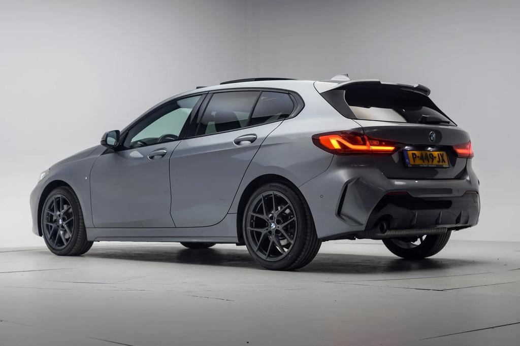 BMW 1-serie 118i M Sport Business Edition Aut. [ Panorama LE, Auto's, 136 pk, Gebruikt, 1295 kg, Lichtsensor