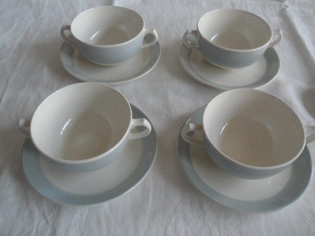 4 soepkommen met schotel Boch Belgium blauw creme, Huis en Inrichting, Gebruikt, Villeroy & Boch, Ophalen of Verzenden, Bord(en)