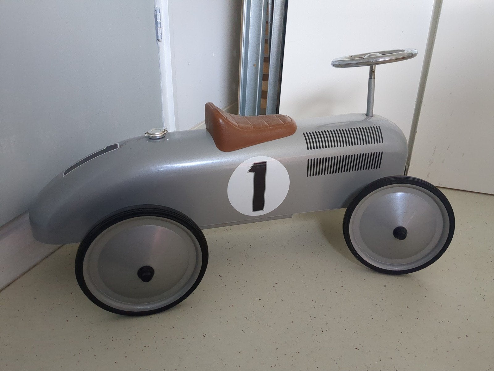 Retro loopauto zilver met nummer 1, Ophalen, Zo goed als nieuw, Loopvoertuig
