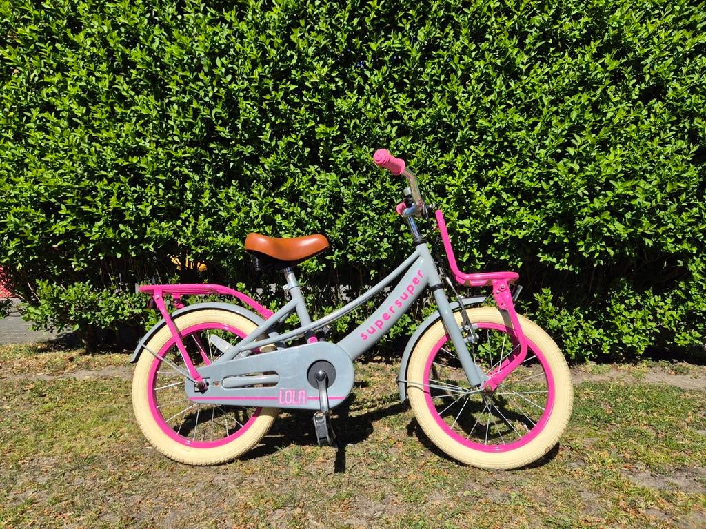 Supersuper Lola kinderfiets 16 inch grijs/roze, Ophalen, Terugtraprem, Gebruikt, Handrem