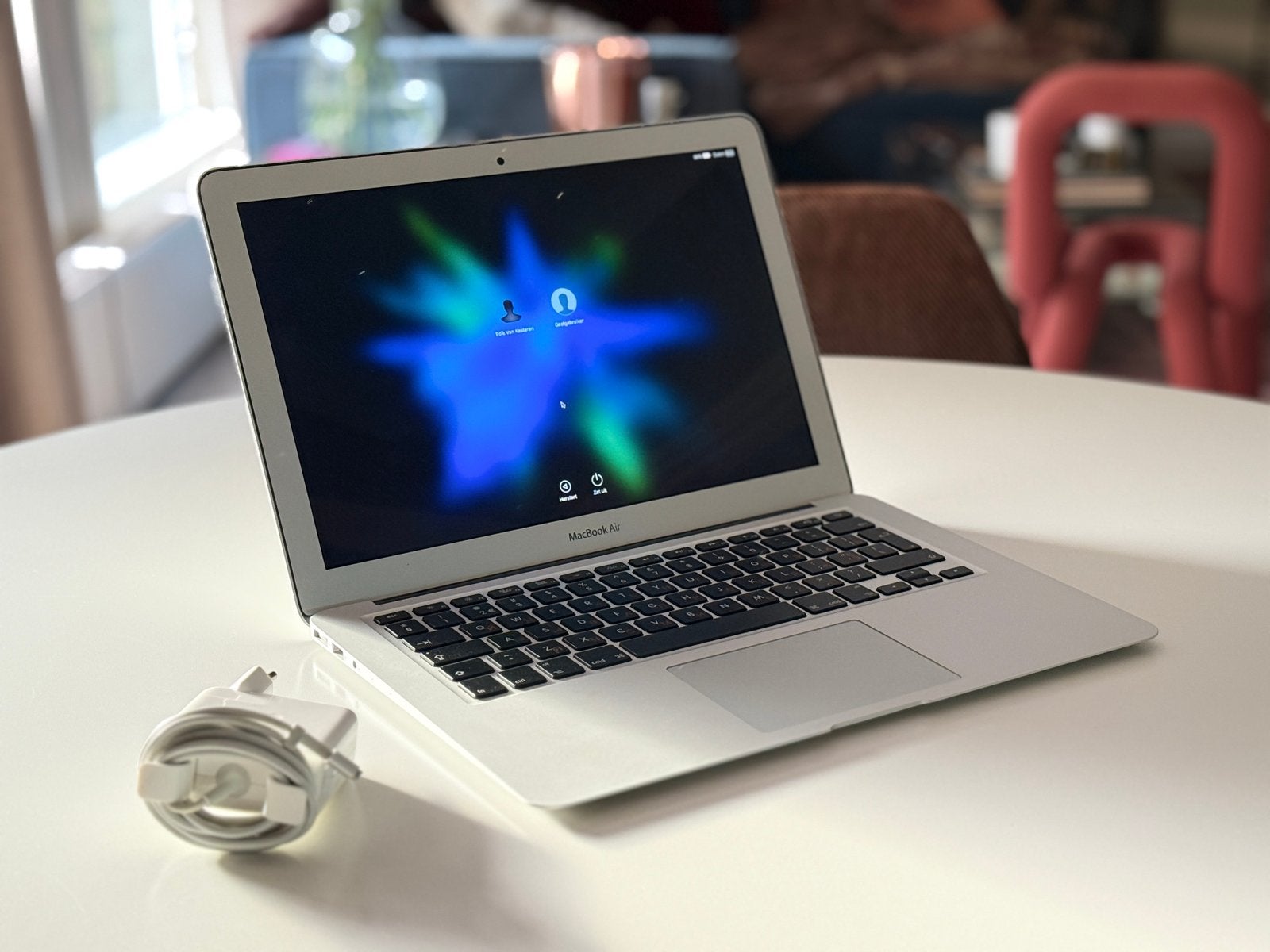 MacBook Air 13 inch met originele oplader en doos
