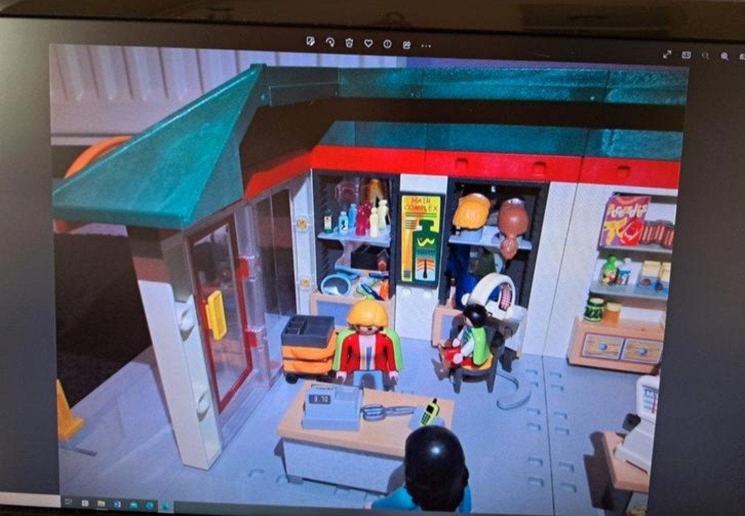 Playmobil kapsalon en kruidenierswinkel, Ophalen