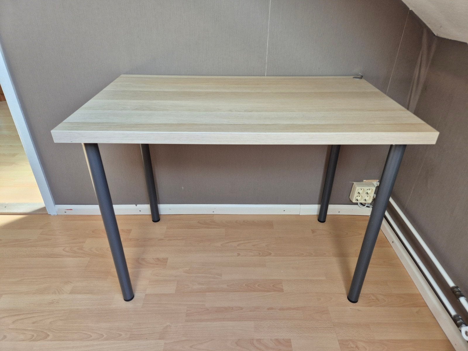 Bureau/Tafel met houten blad en metalen poten, Ophalen, Gebruikt, 75 cm of meer, 60 cm of meer