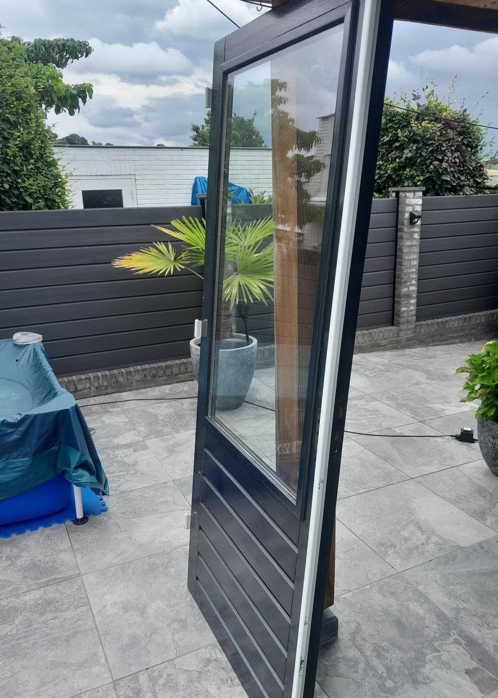 Buitendeur met glas en lamellen - Zo goed als nieuw, Doe-het-zelf en Verbouw, Deuren en Horren, Ophalen, 200 tot 215 cm, Glas