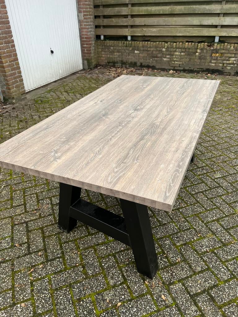 GROTE 6 PERSOONS ZWATE  EETTAFEL MET METALEN POTEN, Ophalen, Gebruikt, 50 tot 100 cm, Vijf personen of meer