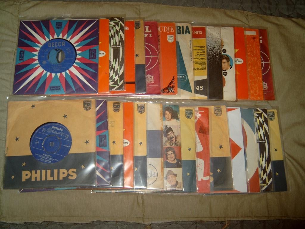 28 NL's talige singles in neutrale platenhoesjes te koop, Ophalen of Verzenden, Gebruikt, 7 inch, Overige genres