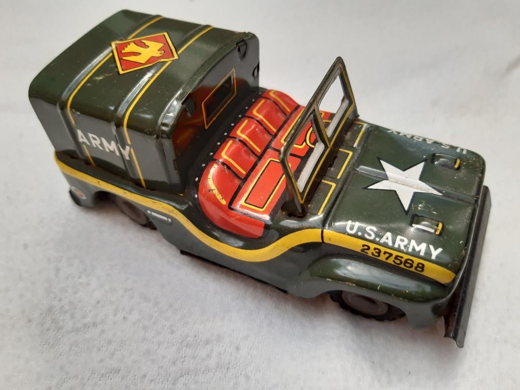 Metalen speelgoedjeep U.S. Army, Ophalen