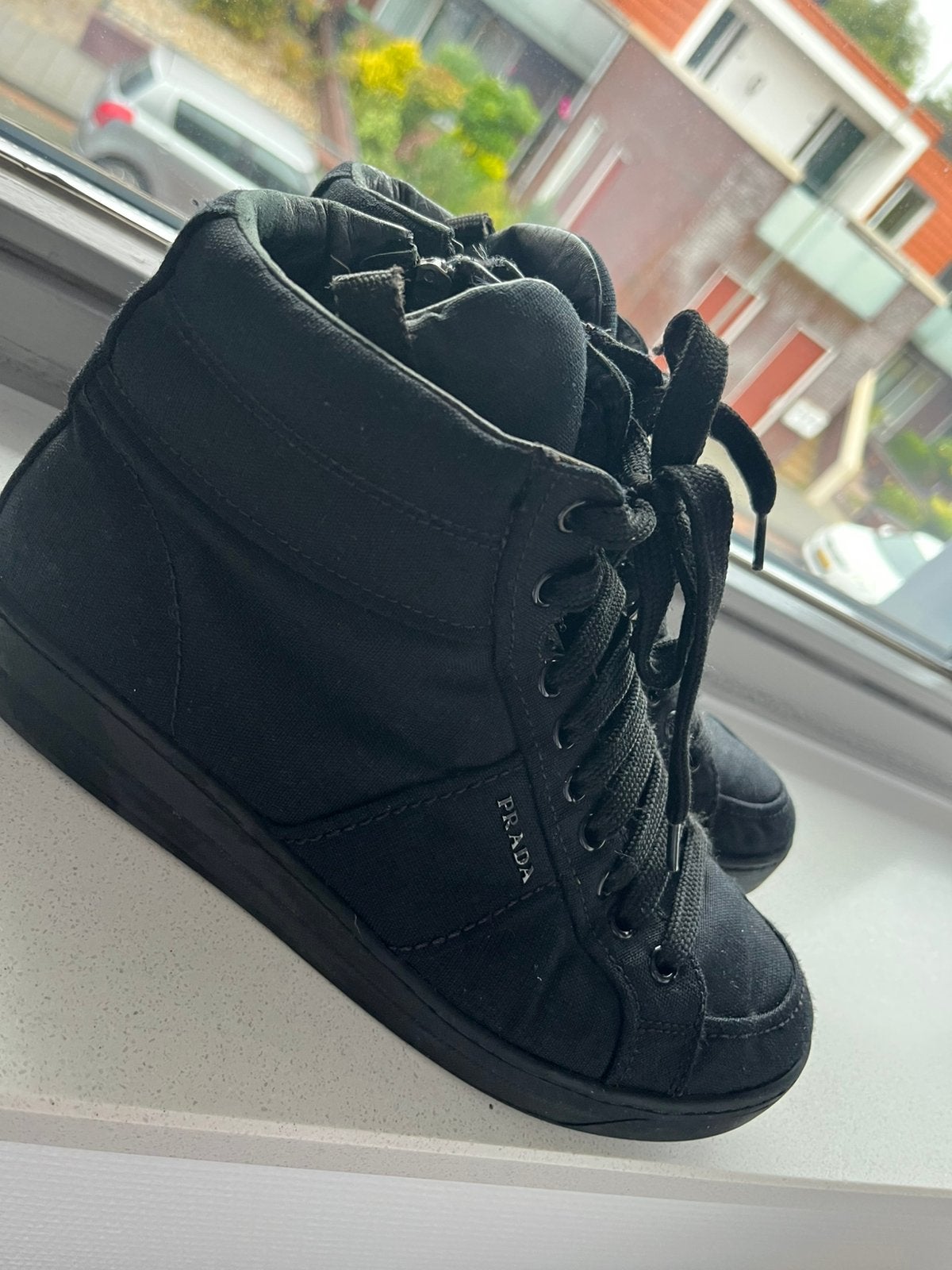 Prada schoenen, Ophalen of Verzenden, Zo goed als nieuw, Zwart, Sneakers of Gympen