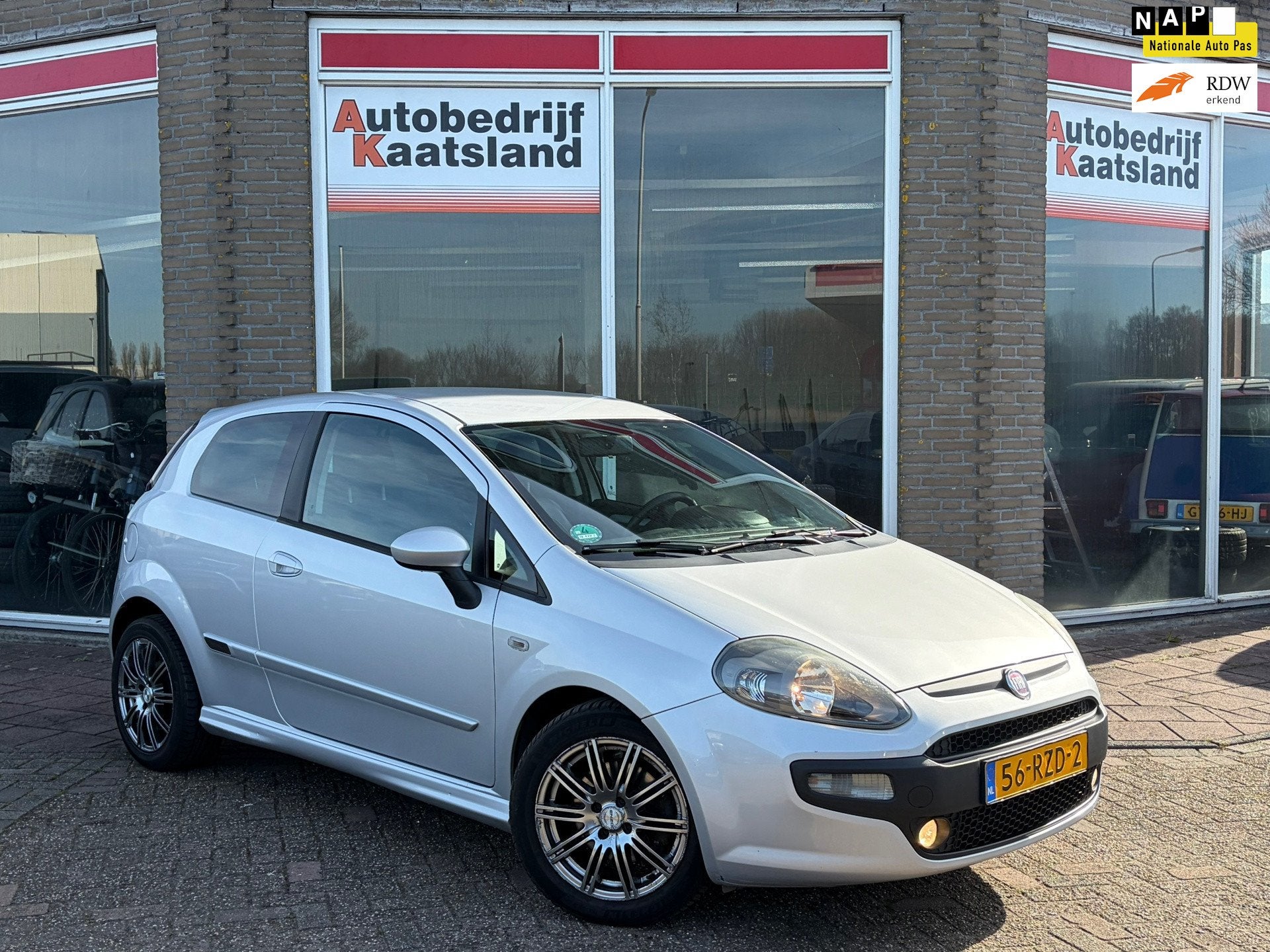 Fiat Punto Evo 1.3 M-Jet Racing - Leder - Clima - Cruise - Z, Auto's, Fiat, Voorwielaandrijving, Euro 5, Gebruikt, Zwart
