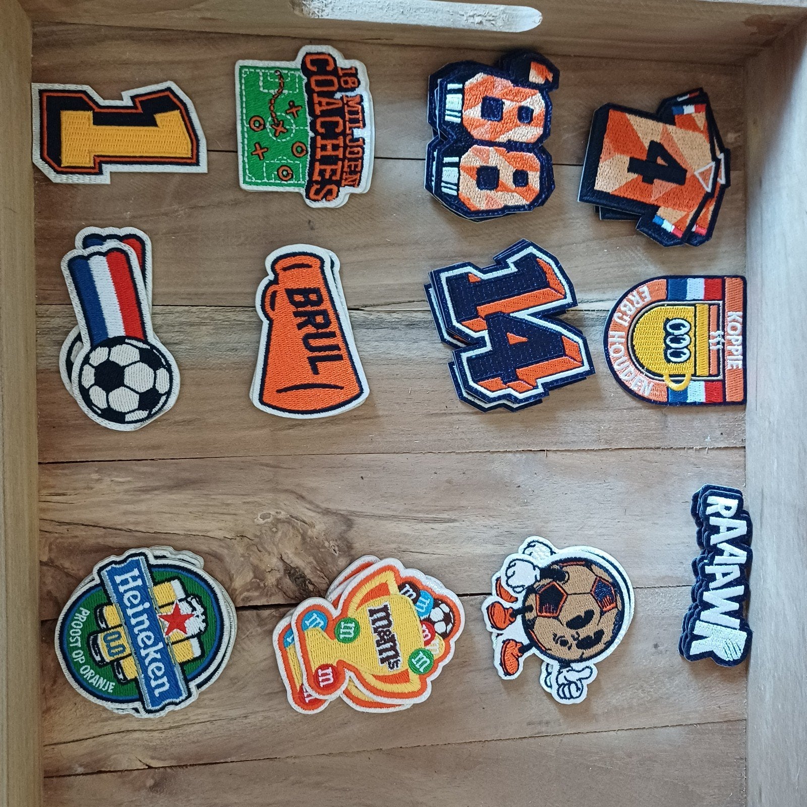 Jumbo emblemen 1 euro per stuk of ruilen, Verzamelen, Speldjes, Pins en Buttons, Ophalen of Verzenden, Nieuw, Sport