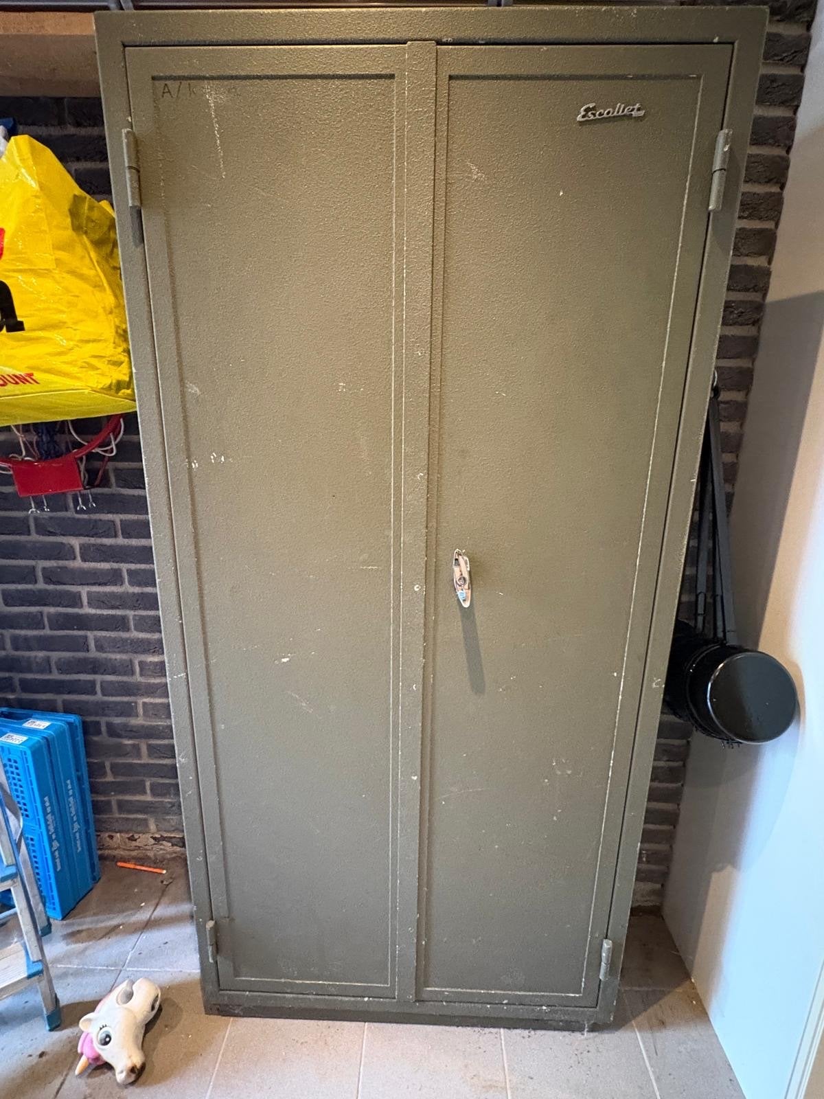 Escallet metalen archiefkast met planken, Ophalen, Gebruikt, 50 tot 100 cm, Metaal