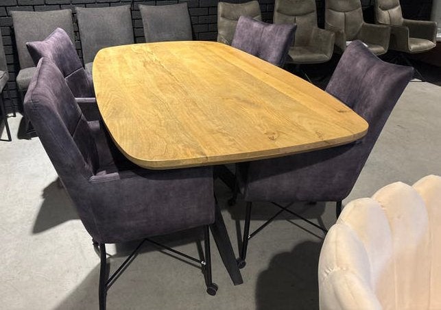 Deensovaal eettafel van mangohout - Showroom opruiming