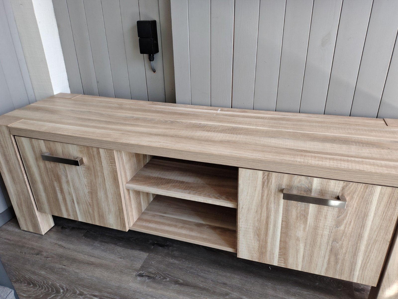 Modern tv meubel met opbergruimte, Huis en Inrichting, Complete inboedels, Ophalen