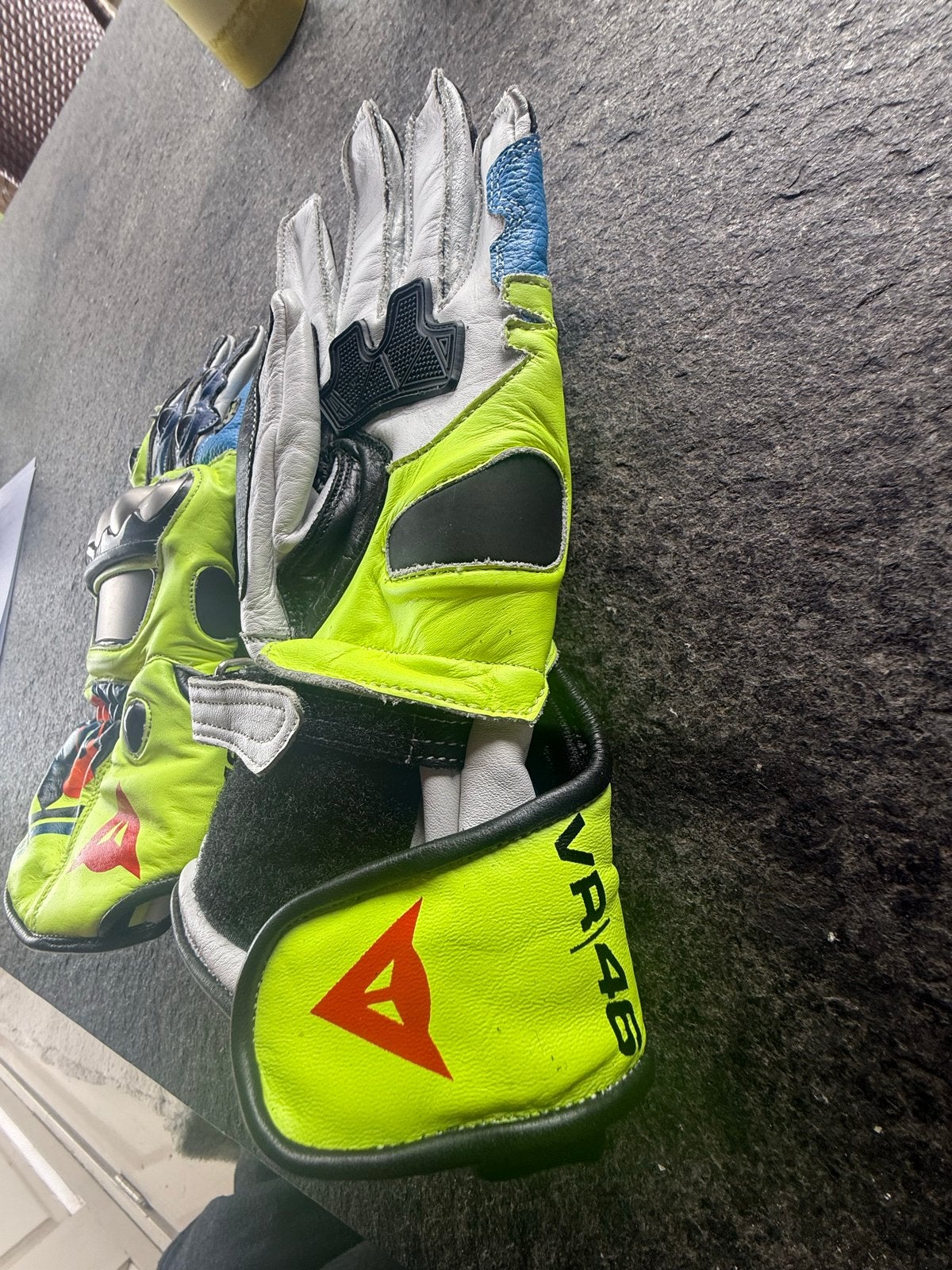 VR46 Valentino Rossi Fumi handschoenen maat L, Motoren, Ophalen of Verzenden, Tweedehands, Heren, Handschoenen