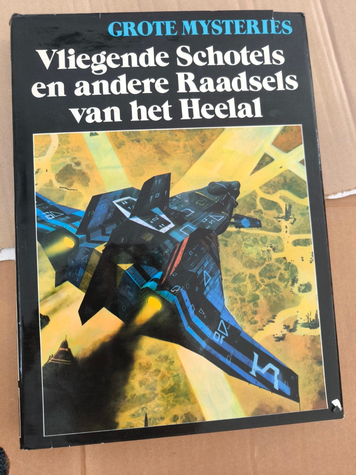 Vliegende Schotels en andere Raadsels van het Heelal, Boeken, Ophalen