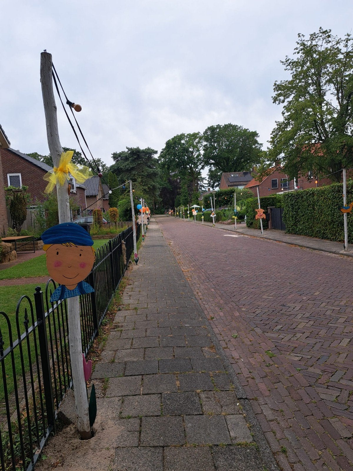straatversiering.  Fien en Teun, Ophalen, Versiering